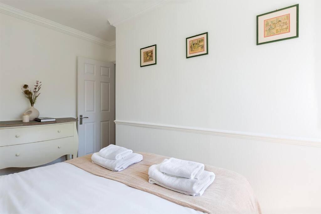 Spacious 3 Bedroom Flat With Terrace London Exterior photo