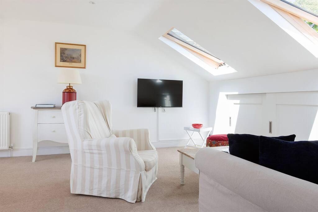 Spacious 3 Bedroom Flat With Terrace London Exterior photo