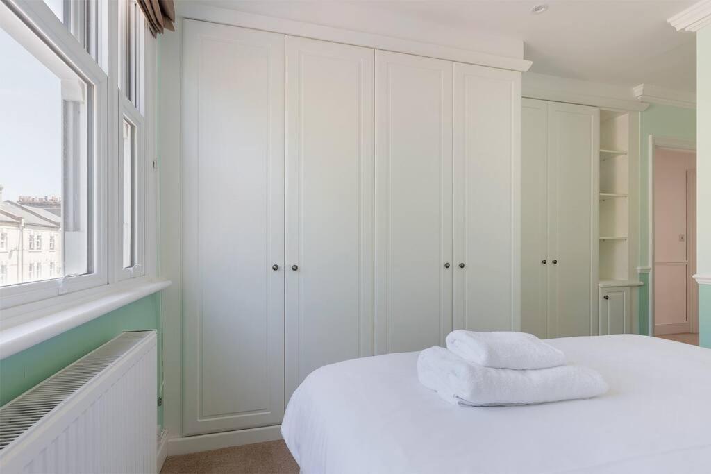 Spacious 3 Bedroom Flat With Terrace London Exterior photo
