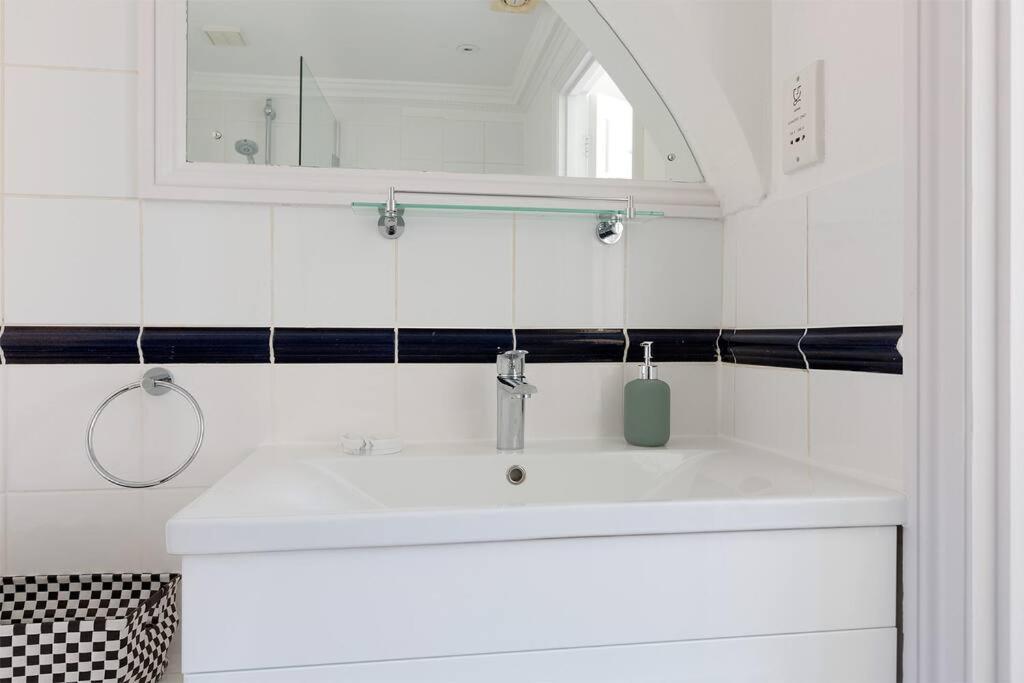Spacious 3 Bedroom Flat With Terrace London Exterior photo