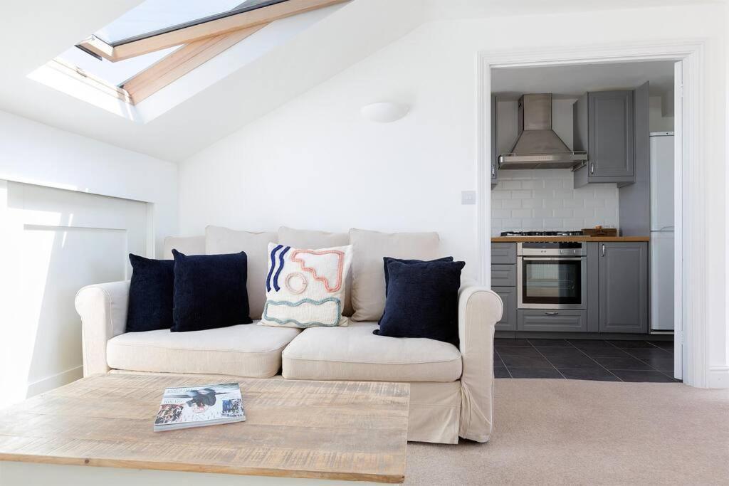 Spacious 3 Bedroom Flat With Terrace London Exterior photo