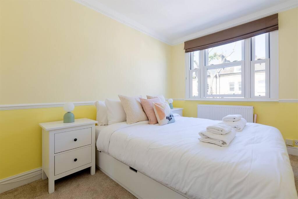 Spacious 3 Bedroom Flat With Terrace London Exterior photo