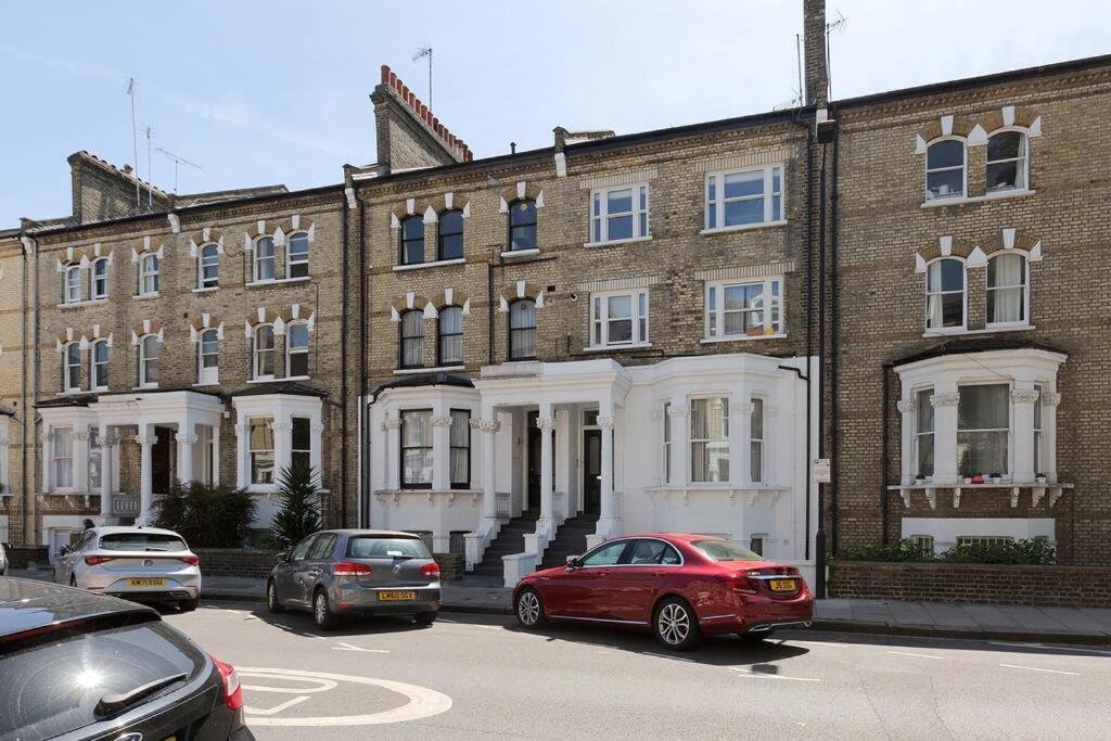 Spacious 3 Bedroom Flat With Terrace London Exterior photo