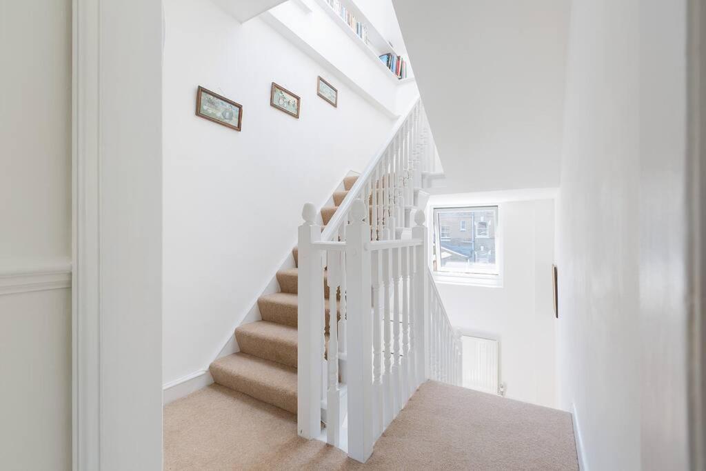 Spacious 3 Bedroom Flat With Terrace London Exterior photo